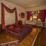 Karlik Evi - Special Category 2*